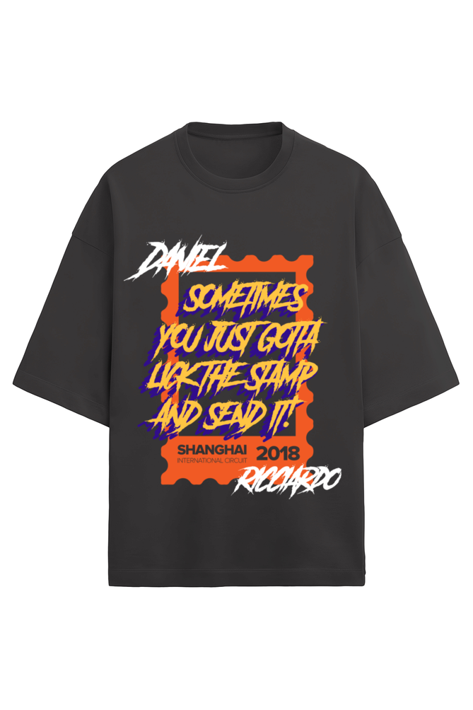 Black oversized T-shirt of Daniel Ricciardo with the words 'Sometimes you just gotta lick the stamp and send it. Daniel Ricciardo is a Formula 1 driver for Red Bull Racing's junior team. Ricciardo is also an 8 time Grand Prix winner with Red Bull and McLaren racing F1. He is known for his charisma. At the Chinese Grand Prix in 2018, he said these famous words and since 'Send it' is present in every fan's vocab. Buy this French Terry cotton t-shirt now!