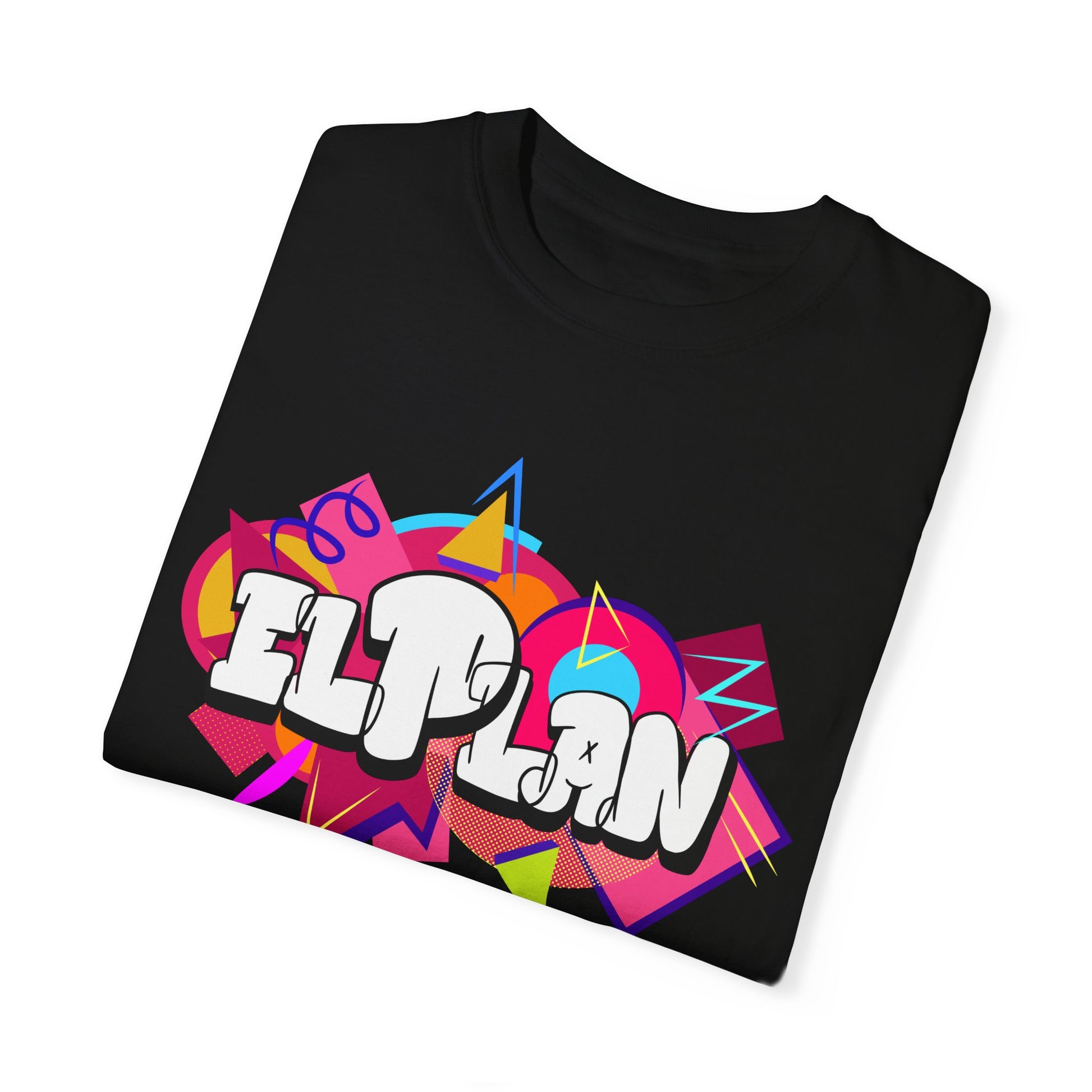 Folded black t-shirt saying El Plan. It is a tribute to Fernando Alonso, who is a 2 time Formula 1 World Champion. It started as a joke when Alpine F1 team put El Plan on their wing instead of Alpine and it became viral. Buy this t-shirt and show your support for one of the greatest drivers of this generation.